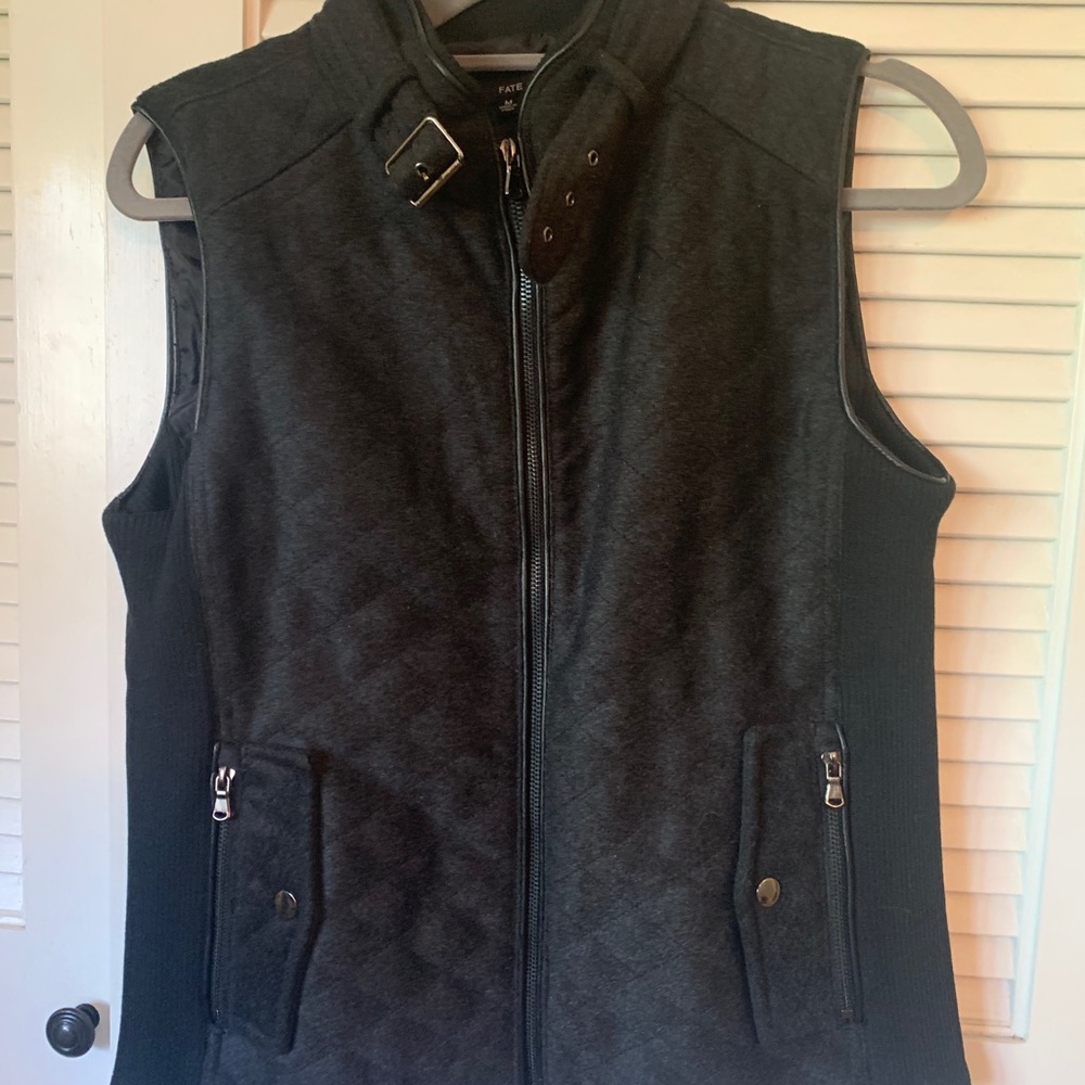 Vest - Picture 2 of 10